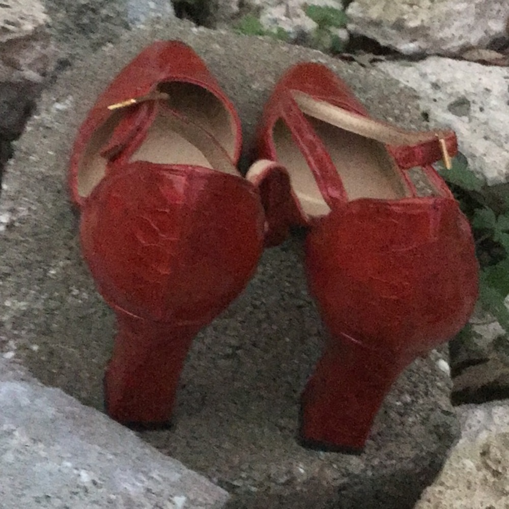 Stuart Weitzman Size 6 Red Textured Patent Shoes - image 3